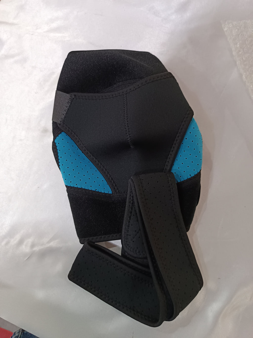 Adjustable breathable sports shoulder support